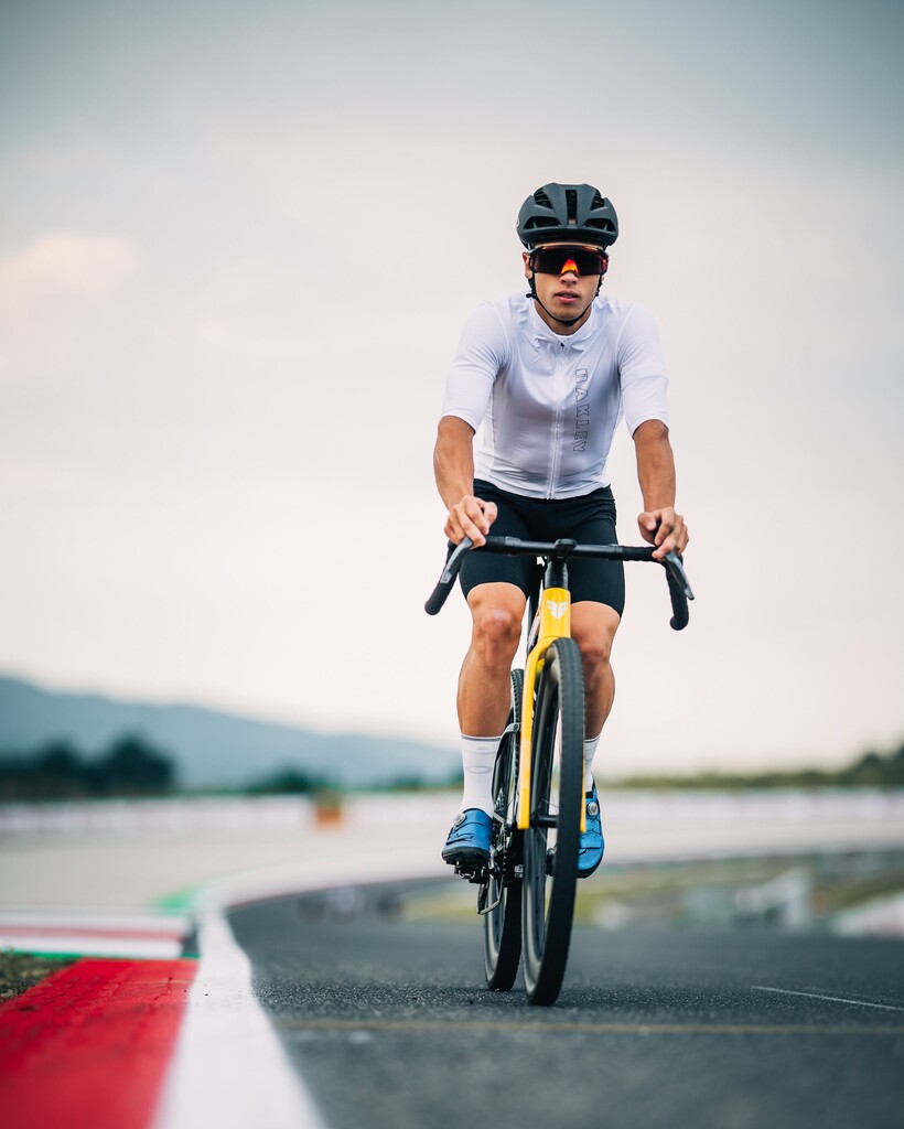 Oakley 品牌形象
